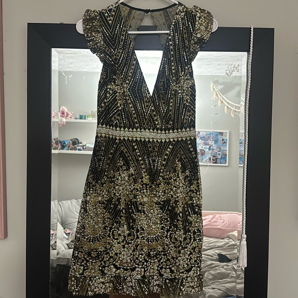 Hello Molly gorgeous dress! Worn only once. Size:Medium